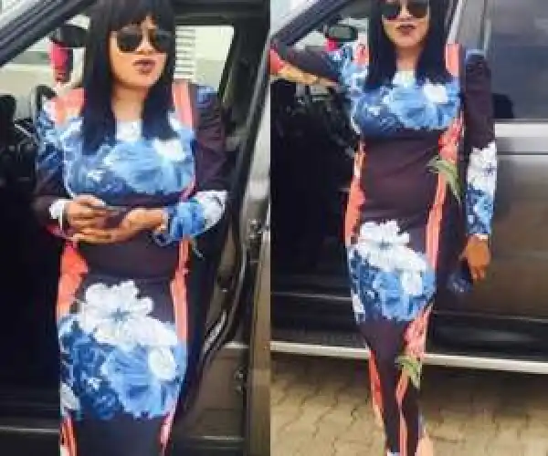 See What Actress Toyin Aimakhu Did To A Fan Who Begged For Her Dress